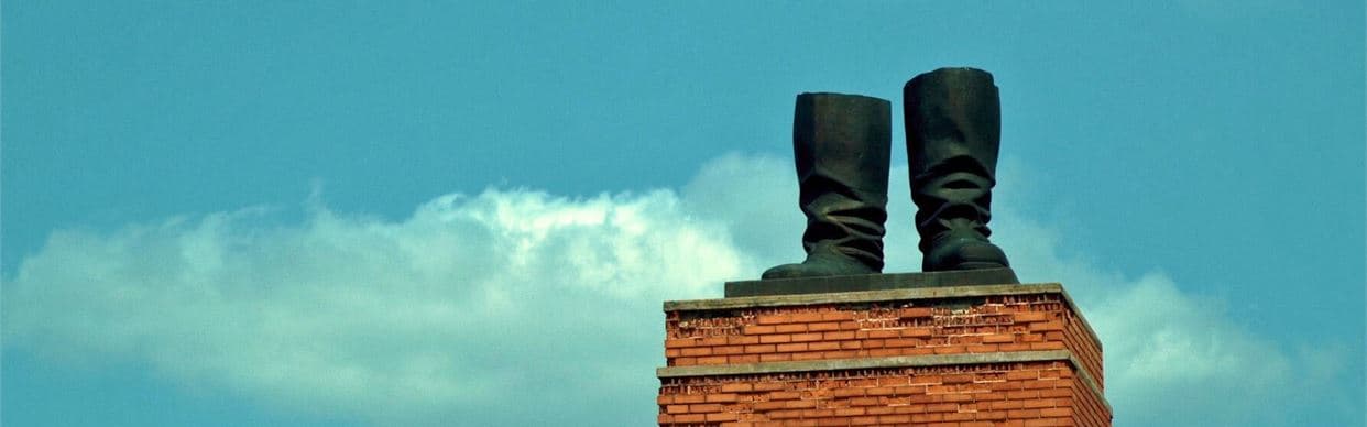 Statues Also Die?